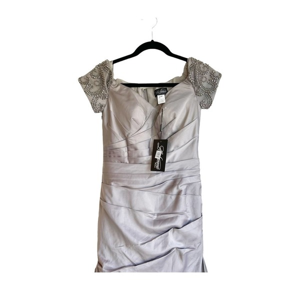 NEW LA FEMME Women's Silver Rouched Waist Formal Gown Dress Size 4 - Picture 9 of 12